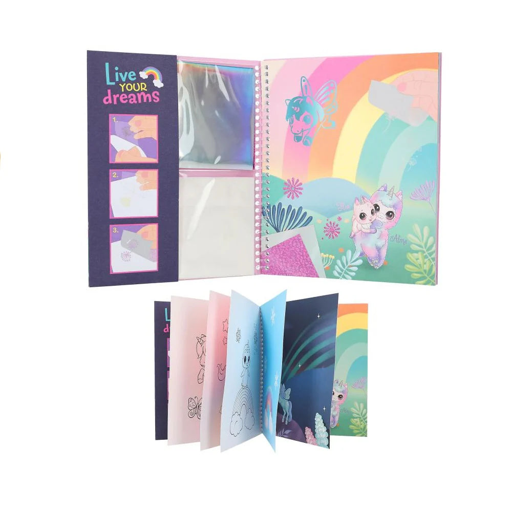Libro con tatuajes adhesivos