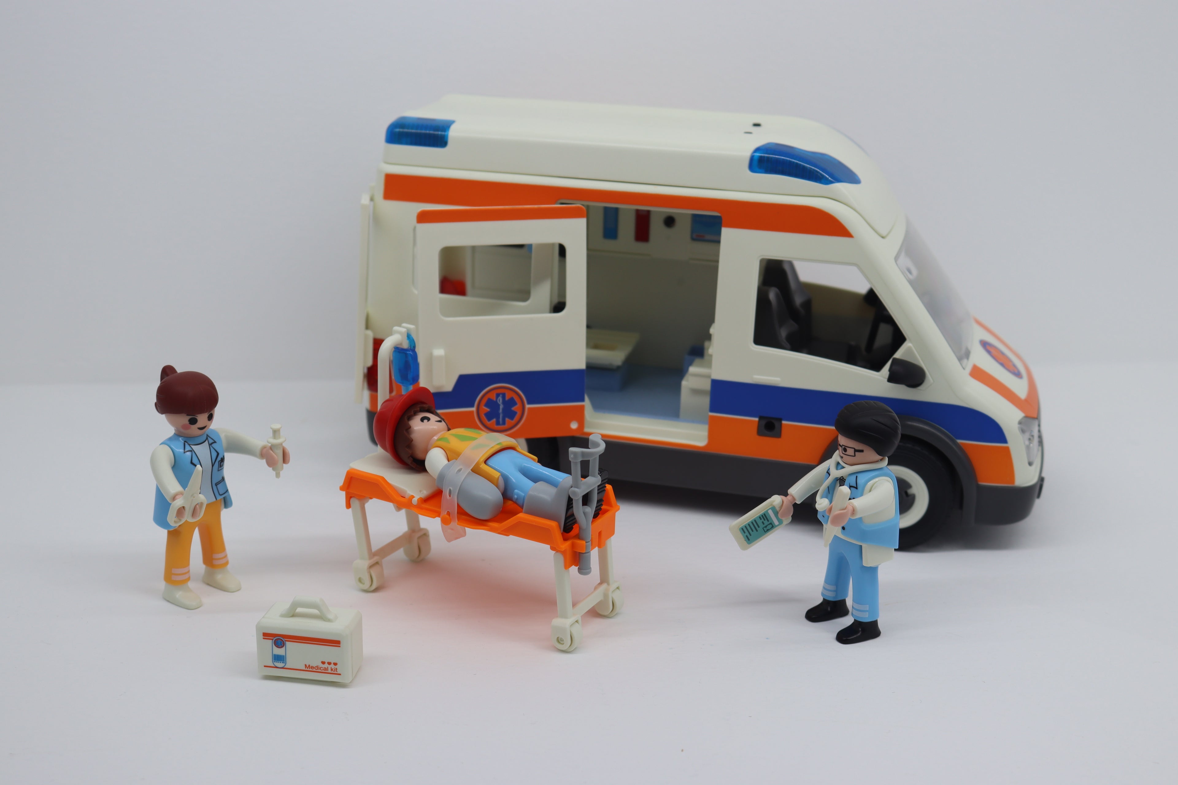 Ambulancia con Luz y Sonido