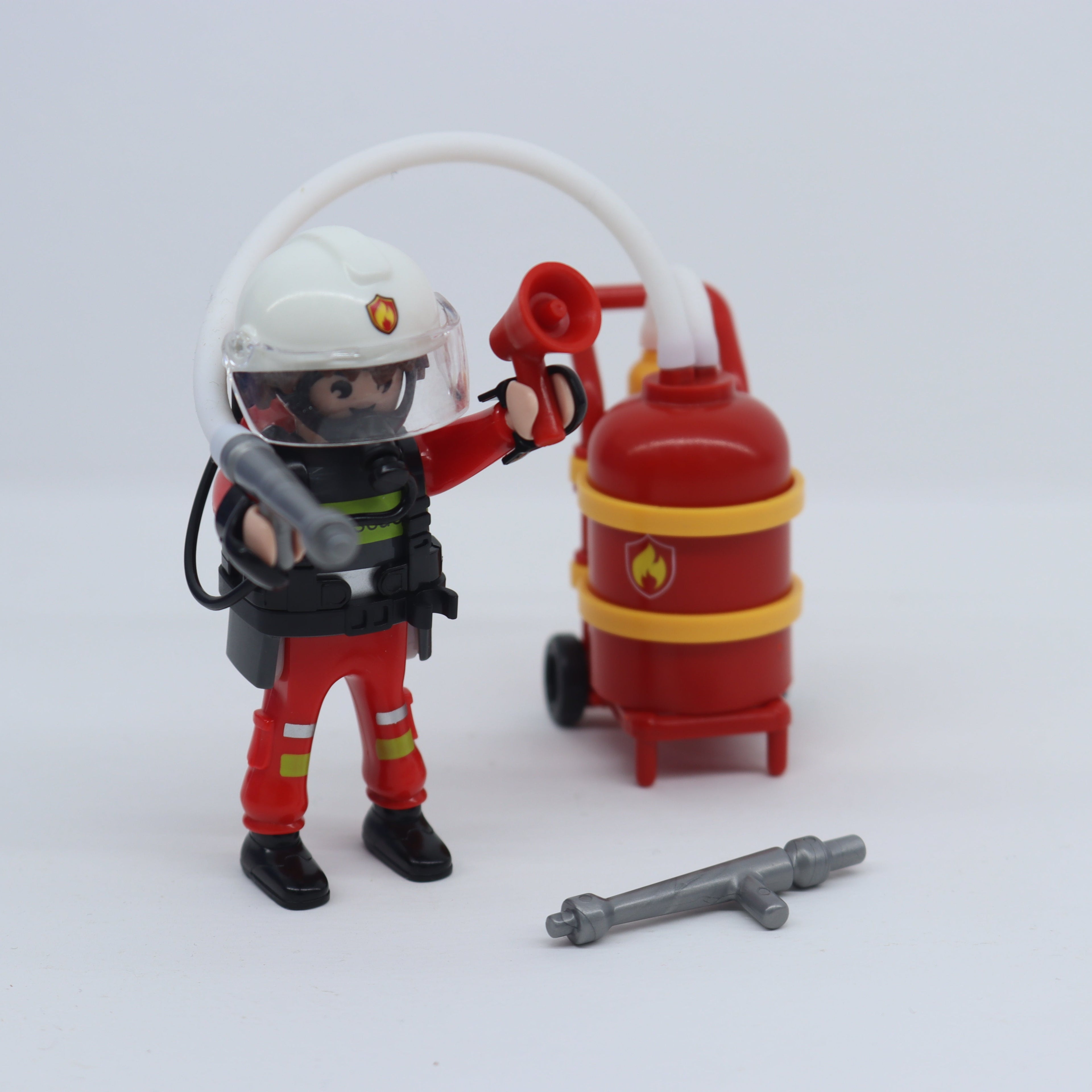 Figura Bombero con Carro Extintor de Incendios